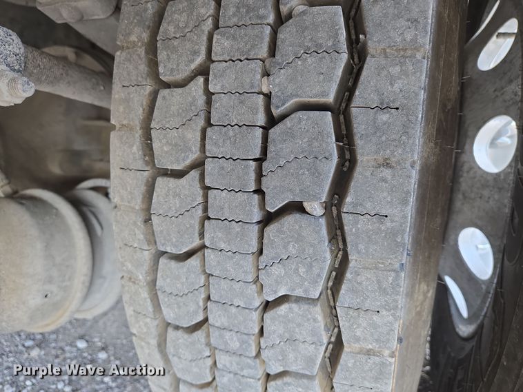 image for item EN8942 2008 Kenworth T300 utility / service truck