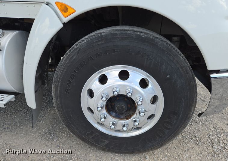 image for item EN8942 2008 Kenworth T300 utility / service truck