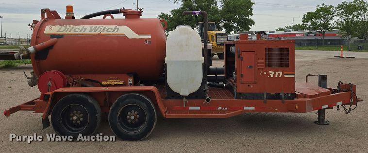image for item EO0779 2000 Ditch Witch FX30 vacuum excavator