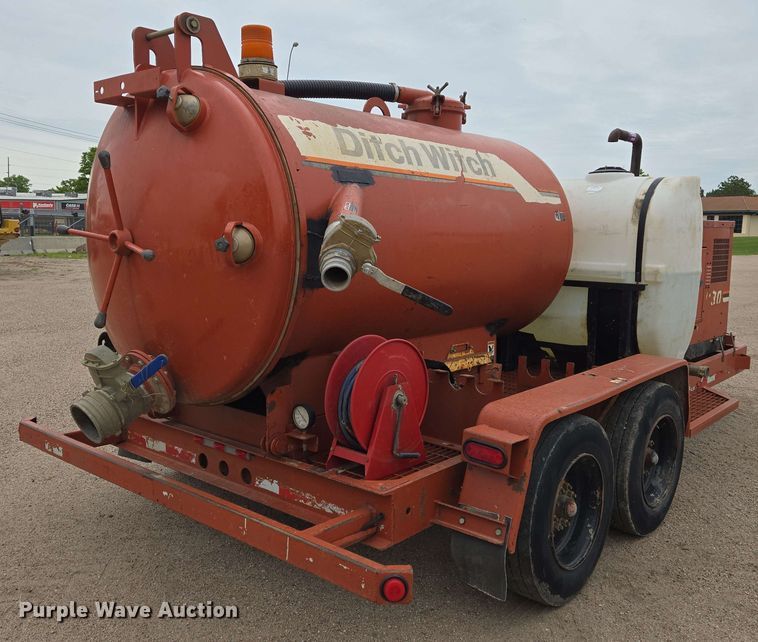 image for item EO0779 2000 Ditch Witch FX30 vacuum excavator