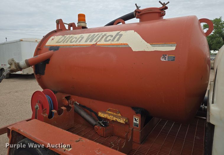 image for item EO0779 2000 Ditch Witch FX30 vacuum excavator