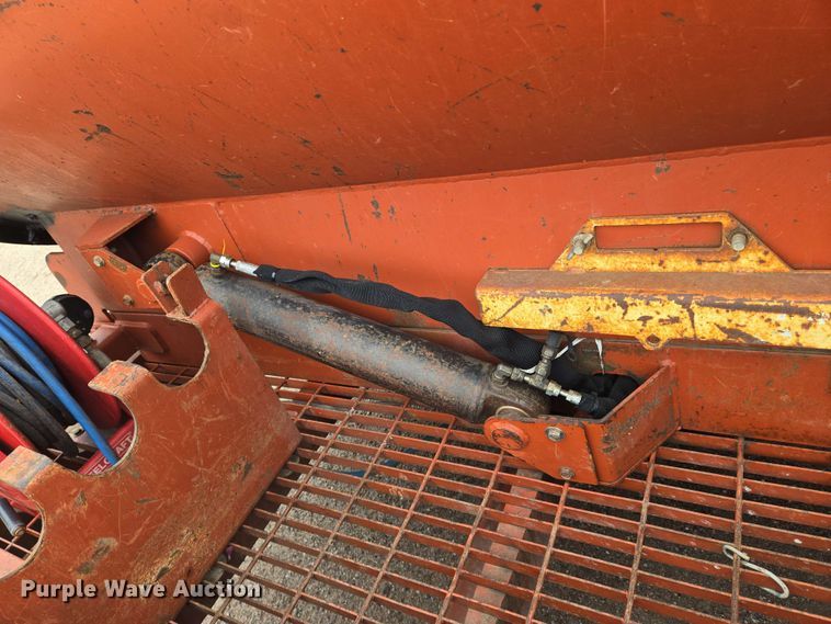 image for item EO0779 2000 Ditch Witch FX30 vacuum excavator