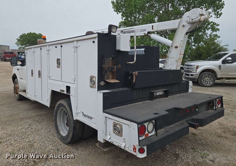 image for item EO0782 2002 Ford F550 utility / service truck