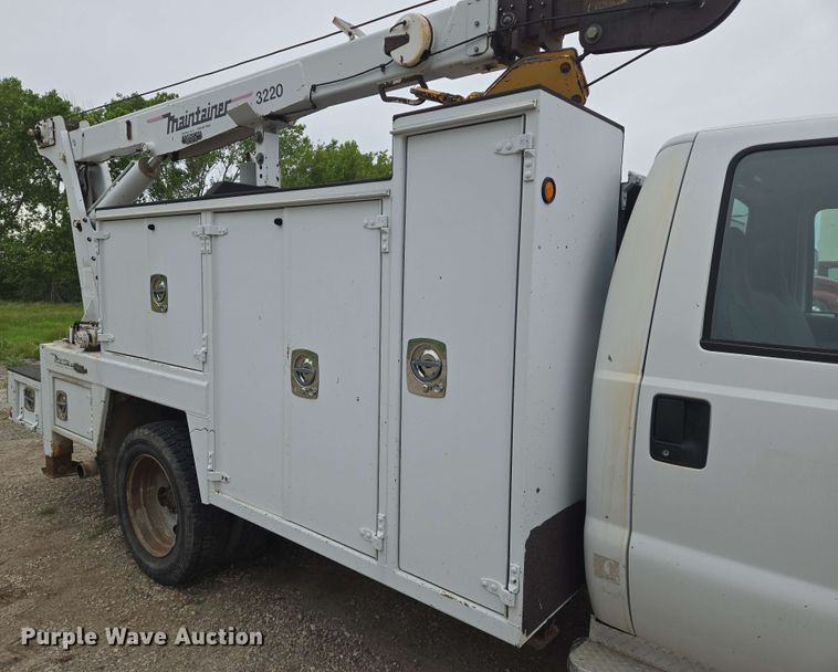 image for item EO0782 2002 Ford F550 utility / service truck