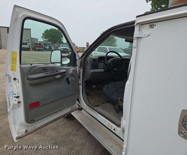 image for item EO0782 2002 Ford F550 utility / service truck