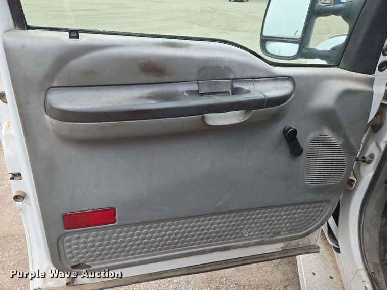 image for item EO0782 2002 Ford F550 utility / service truck