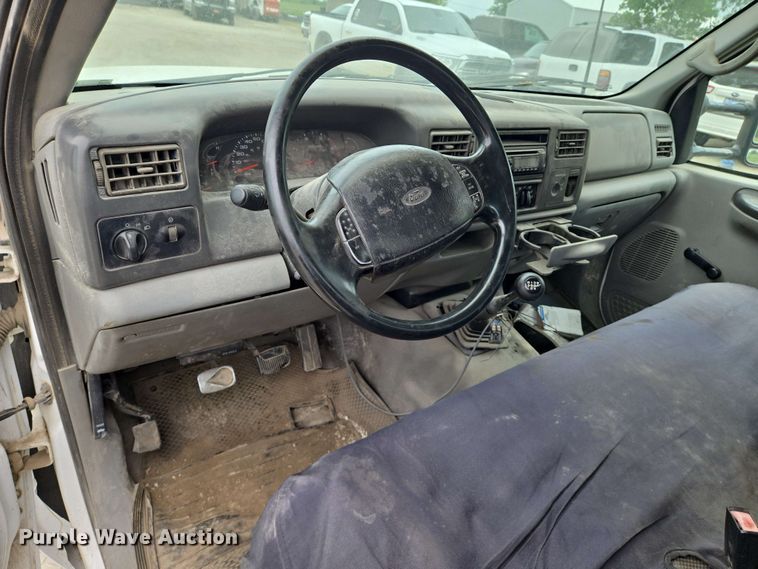 image for item EO0782 2002 Ford F550 utility / service truck