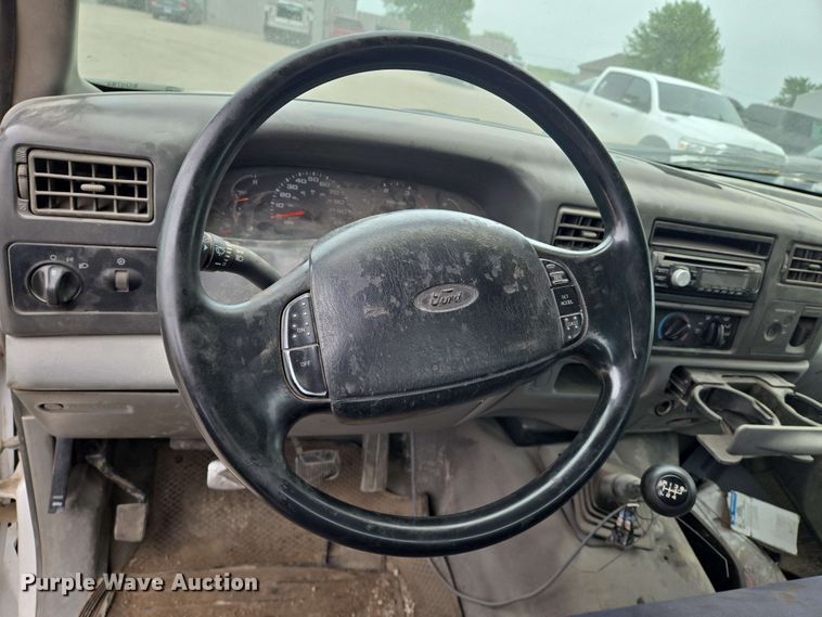 image for item EO0782 2002 Ford F550 utility / service truck