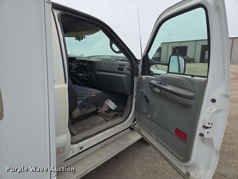 image for item EO0782 2002 Ford F550 utility / service truck
