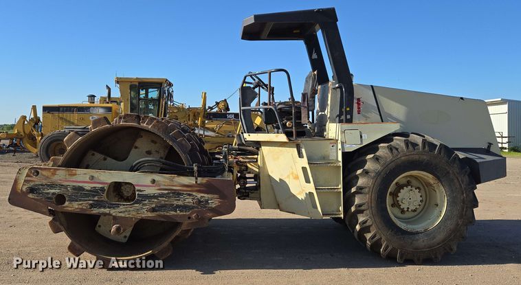 image for item EO0807 1996 Ingersoll Rand SD115F Pro-Pac single drum vibratory roller