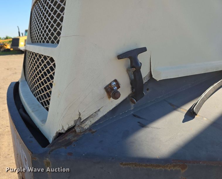 image for item EO0807 1996 Ingersoll Rand SD115F Pro-Pac single drum vibratory roller