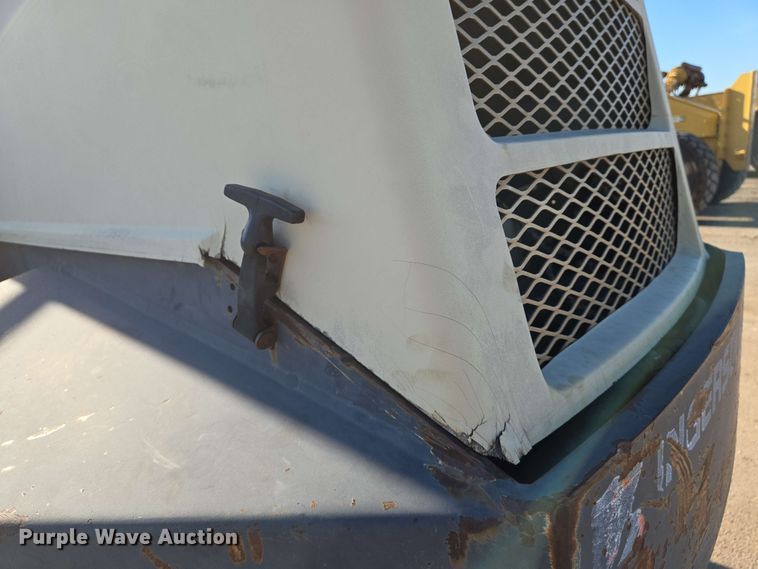 image for item EO0807 1996 Ingersoll Rand SD115F Pro-Pac single drum vibratory roller