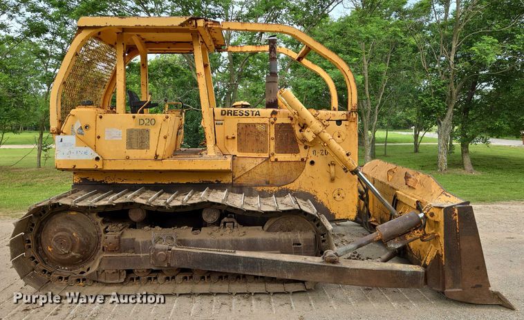 image for item EO0817 2002 Dressta TD15E dozer