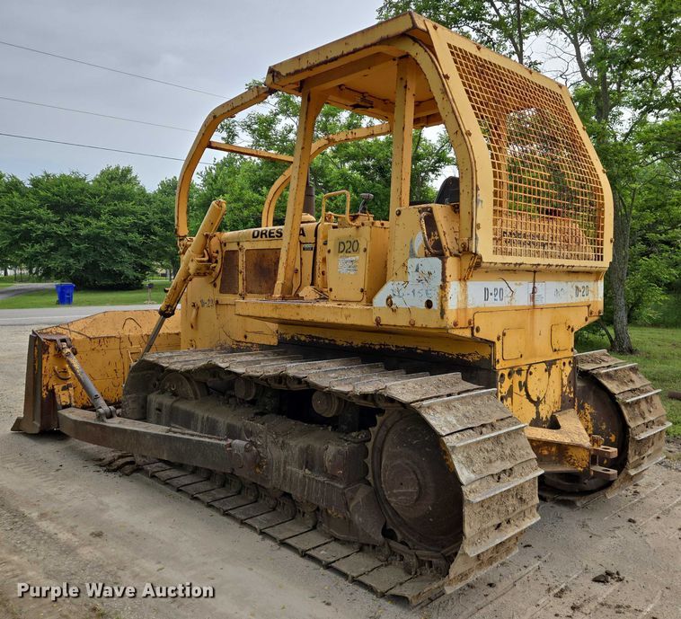 image for item EO0817 2002 Dressta TD15E dozer