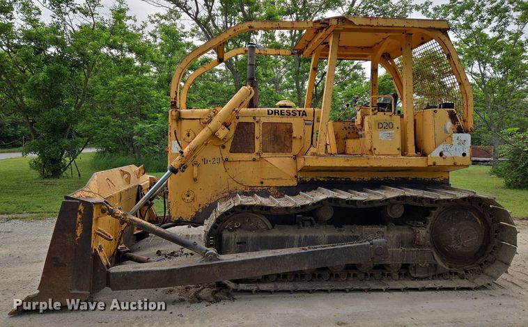 image for item EO0817 2002 Dressta TD15E dozer