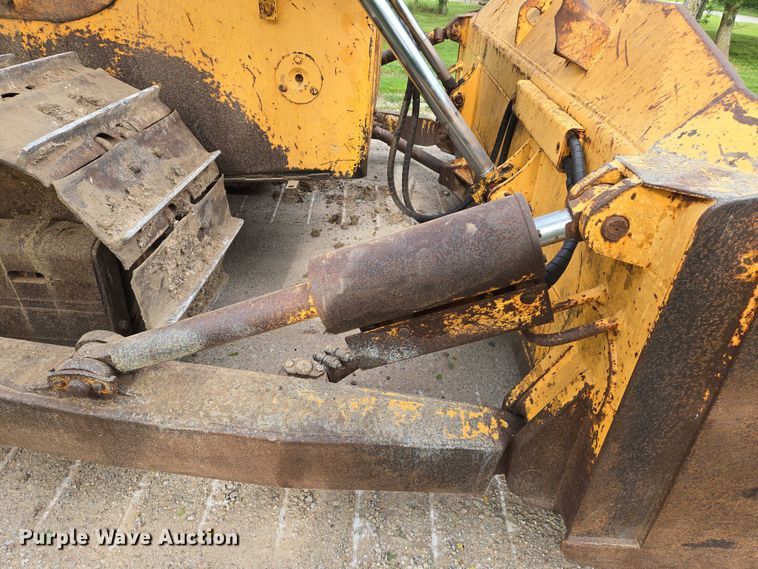 image for item EO0817 2002 Dressta TD15E dozer