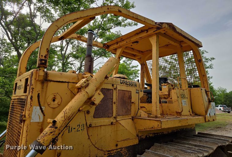 image for item EO0817 2002 Dressta TD15E dozer