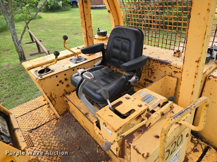 image for item EO0817 2002 Dressta TD15E dozer