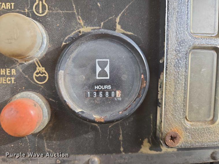 image for item EO0817 2002 Dressta TD15E dozer