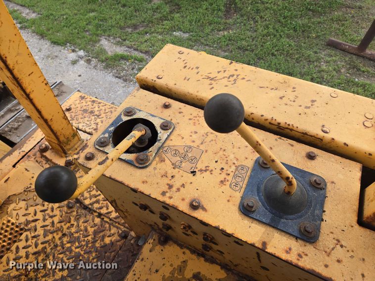 image for item EO0817 2002 Dressta TD15E dozer