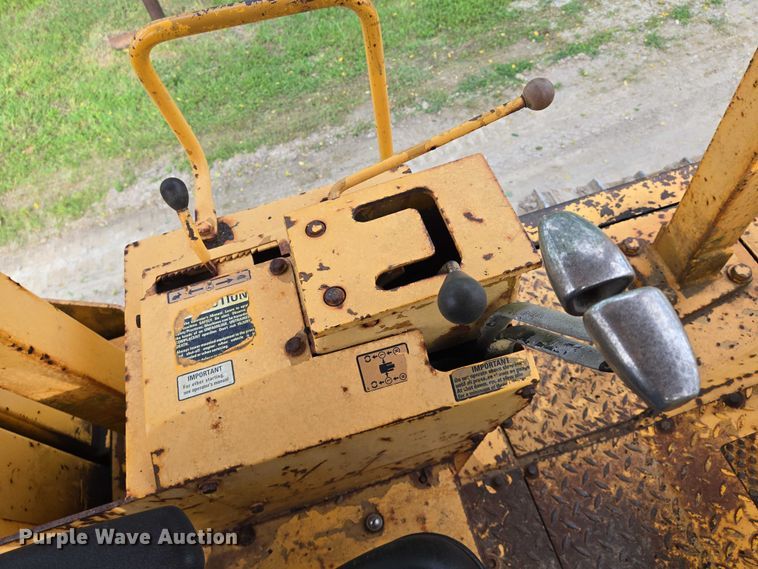 image for item EO0817 2002 Dressta TD15E dozer