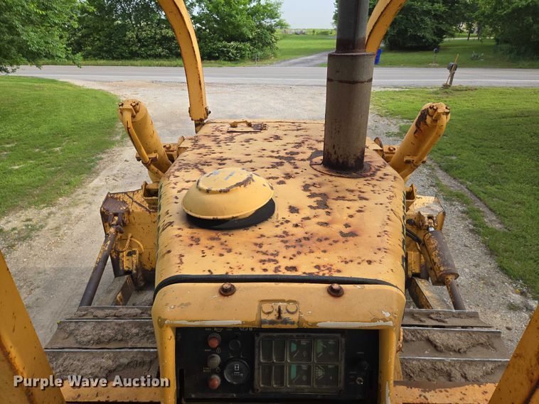 image for item EO0817 2002 Dressta TD15E dozer