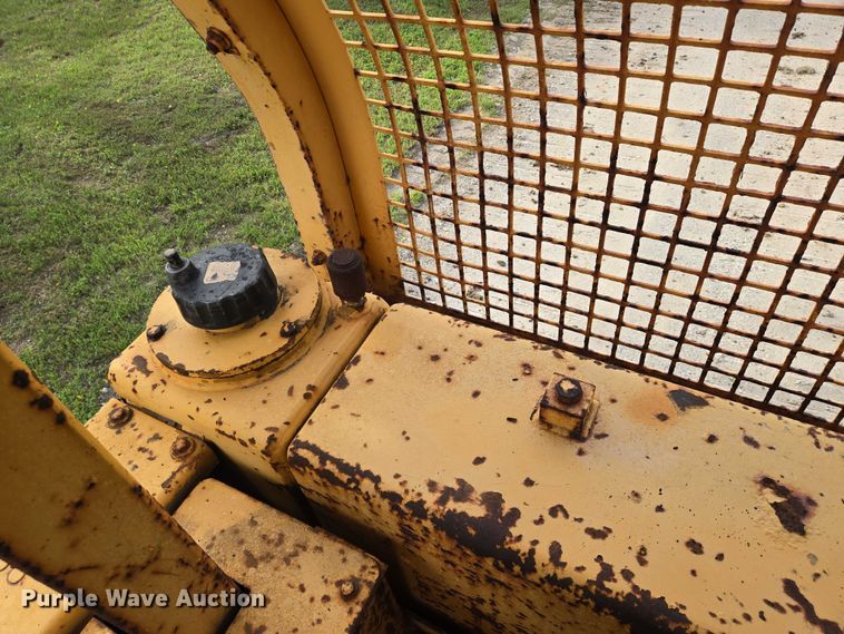 image for item EO0817 2002 Dressta TD15E dozer