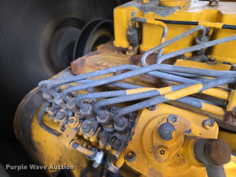 image for item EO0817 2002 Dressta TD15E dozer