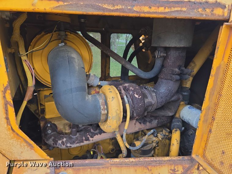 image for item EO0817 2002 Dressta TD15E dozer