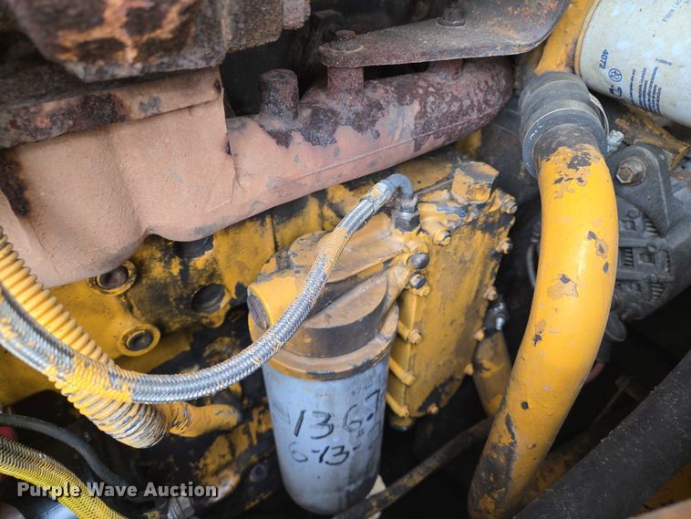 image for item EO0817 2002 Dressta TD15E dozer