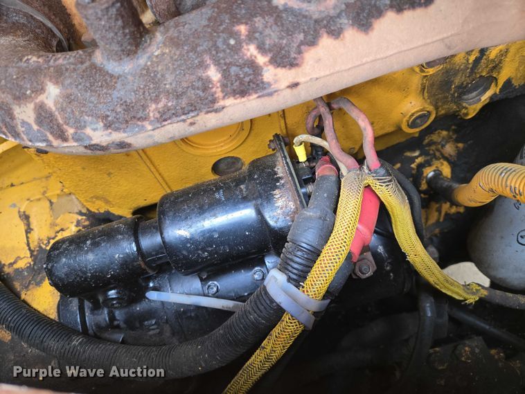 image for item EO0817 2002 Dressta TD15E dozer