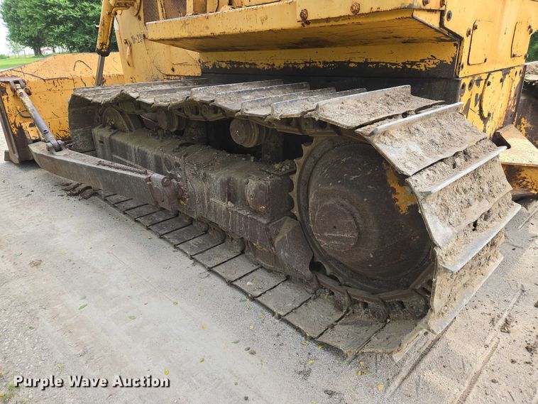 image for item EO0817 2002 Dressta TD15E dozer