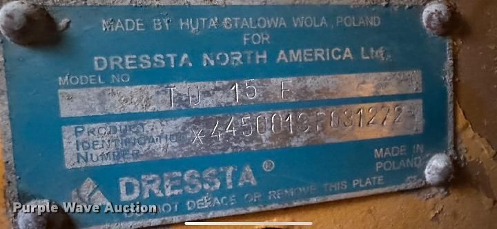 image for item EO0817 2002 Dressta TD15E dozer