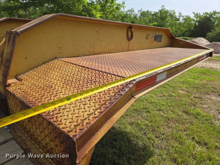 image for item EO0819 1992 Atoka 22DE503 equipment trailer