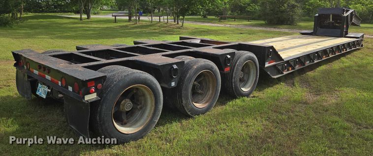 image for item EO0820 1988 Fontaine  lowboy equipment trailer