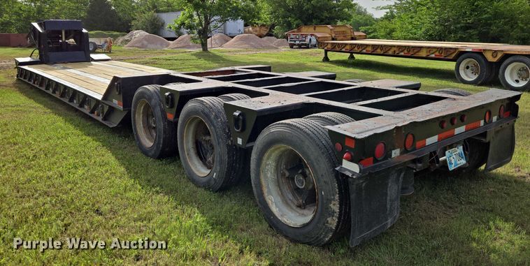 image for item EO0820 1988 Fontaine  lowboy equipment trailer