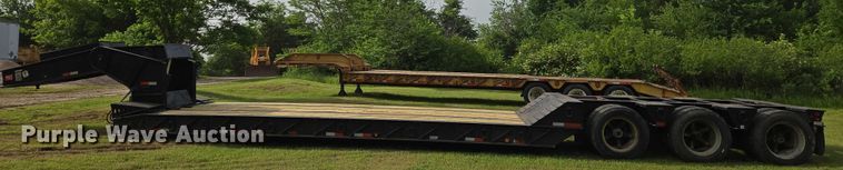image for item EO0820 1988 Fontaine  lowboy equipment trailer