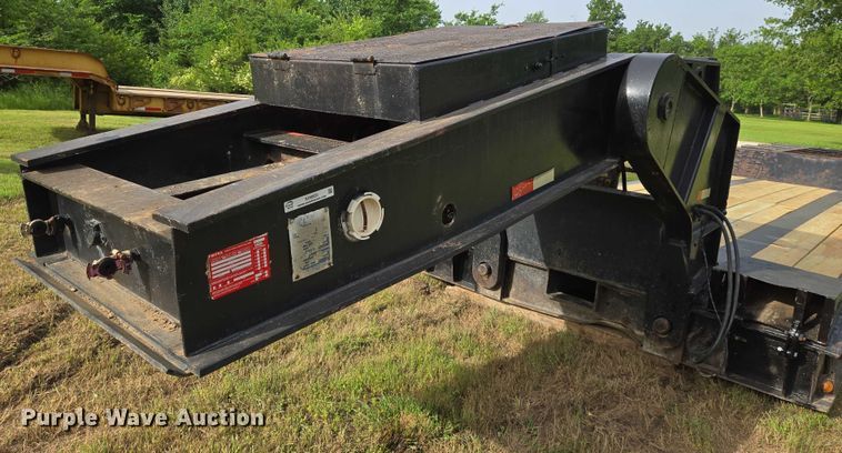image for item EO0820 1988 Fontaine  lowboy equipment trailer