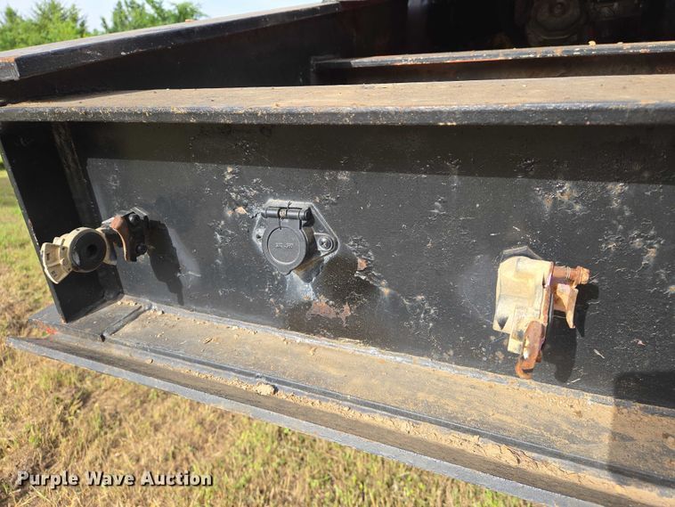 image for item EO0820 1988 Fontaine  lowboy equipment trailer
