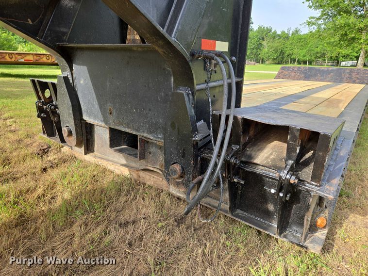 image for item EO0820 1988 Fontaine  lowboy equipment trailer