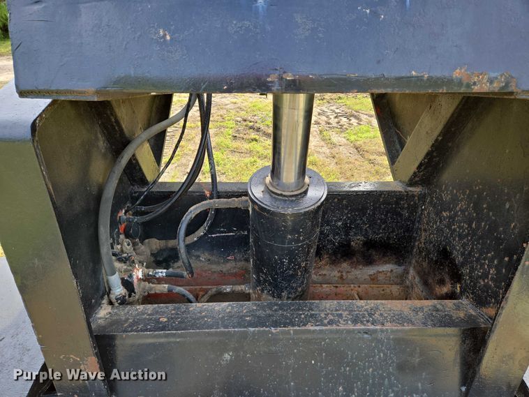 image for item EO0820 1988 Fontaine  lowboy equipment trailer