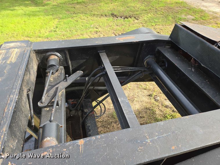 image for item EO0820 1988 Fontaine  lowboy equipment trailer