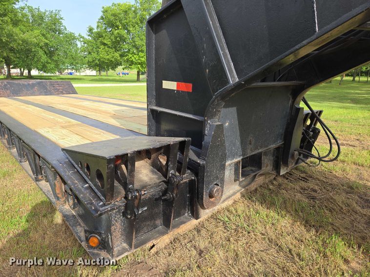 image for item EO0820 1988 Fontaine  lowboy equipment trailer