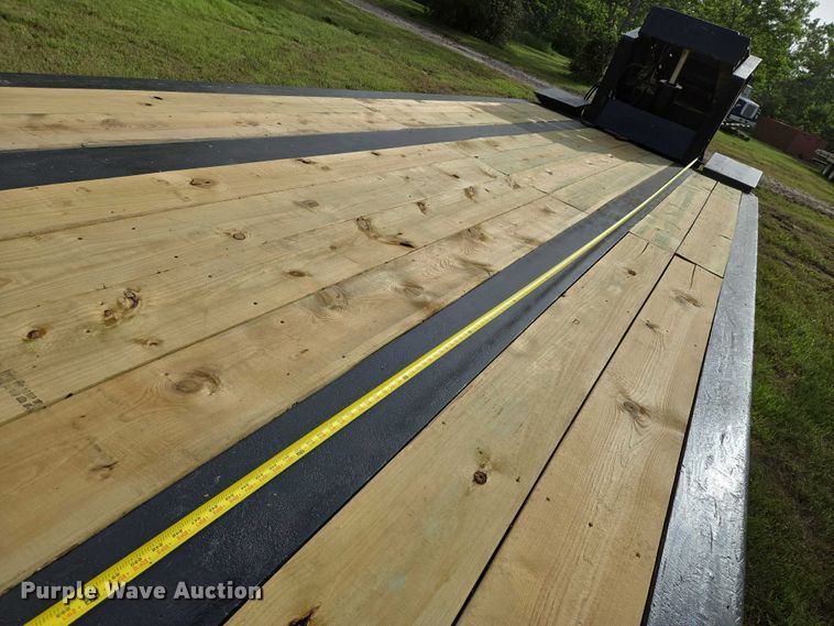 image for item EO0820 1988 Fontaine  lowboy equipment trailer