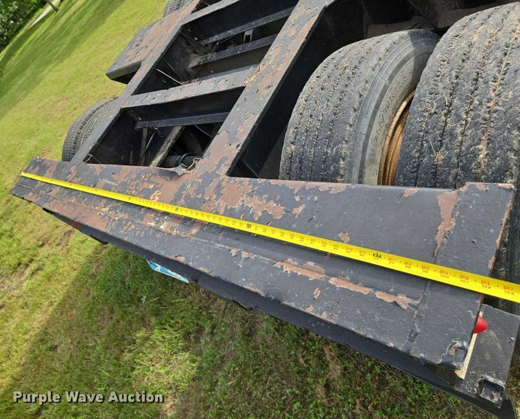 image for item EO0820 1988 Fontaine  lowboy equipment trailer