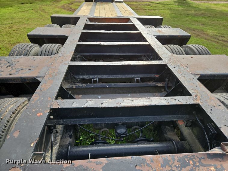 image for item EO0820 1988 Fontaine  lowboy equipment trailer