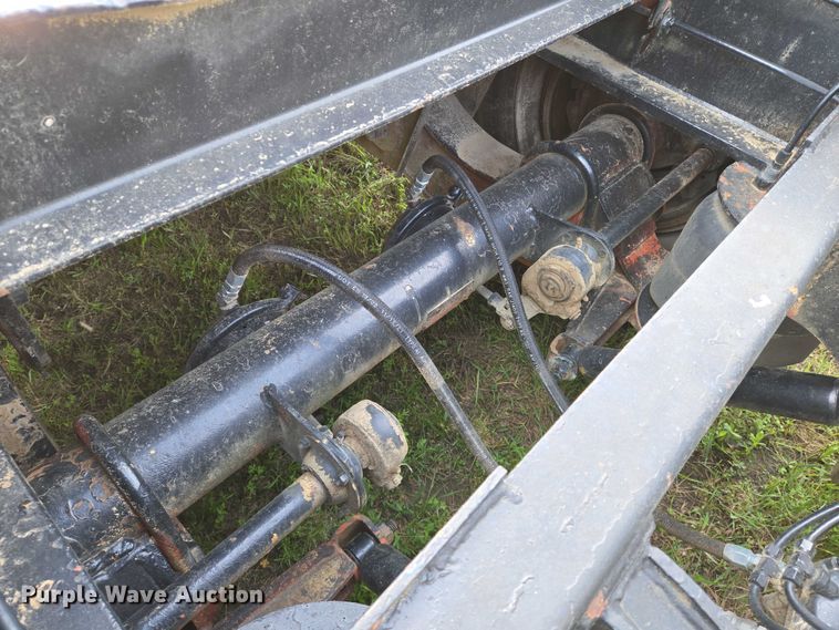 image for item EO0820 1988 Fontaine  lowboy equipment trailer