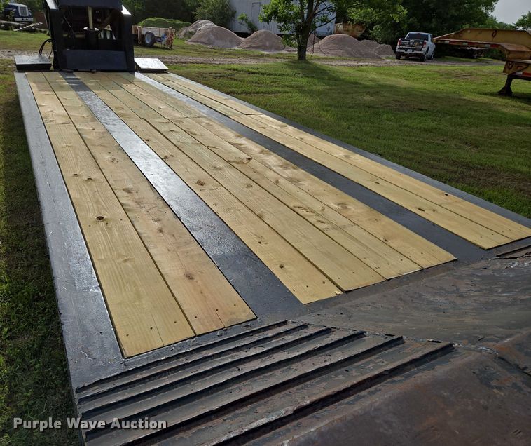 image for item EO0820 1988 Fontaine  lowboy equipment trailer