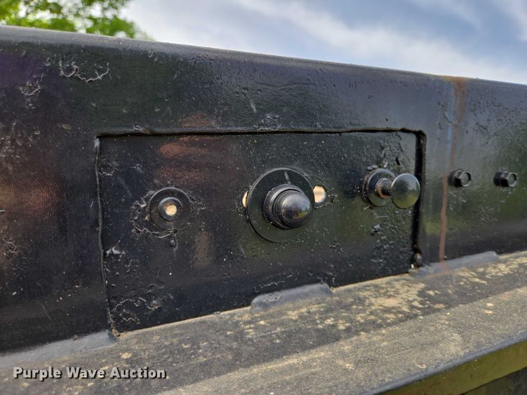 image for item EO0820 1988 Fontaine  lowboy equipment trailer