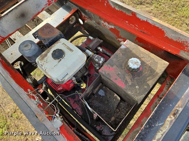 image for item EO0820 1988 Fontaine  lowboy equipment trailer